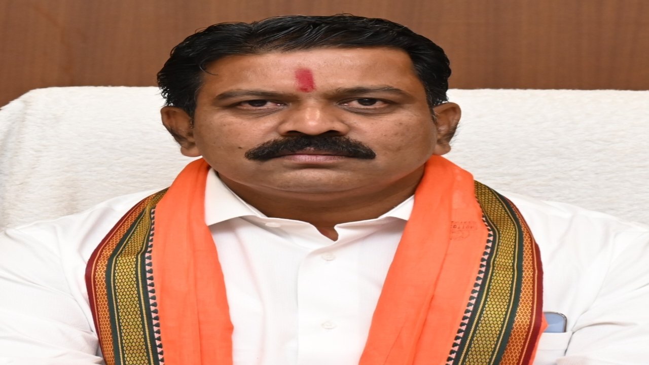 बैगा आदिवासियों से ठगी, आवास राशि गबन के आरोप में FIR