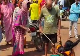 बच्चा चोरी का शक निकला अफवाह, पांच महिलाओं से मारपीट